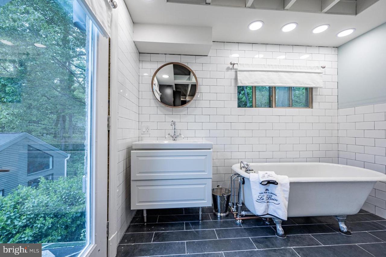 2244 Crest Road Baltimore, MD 21209 - Photo 37 of 54 a bathroom with a bathtub and mirror