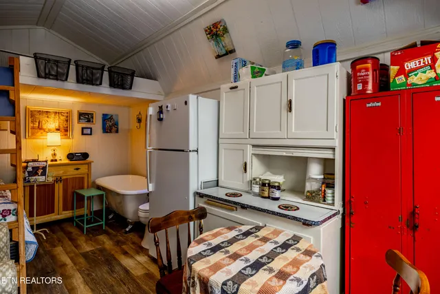 $349,999 | 5909 Old Walland Highway, Walland, TN 37886