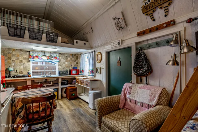 $349,999 | 5909 Old Walland Highway, Walland, TN 37886