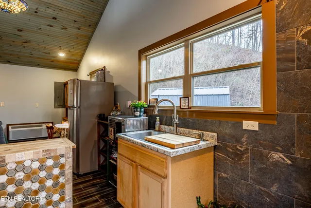 $349,999 | 5909 Old Walland Highway, Walland, TN 37886