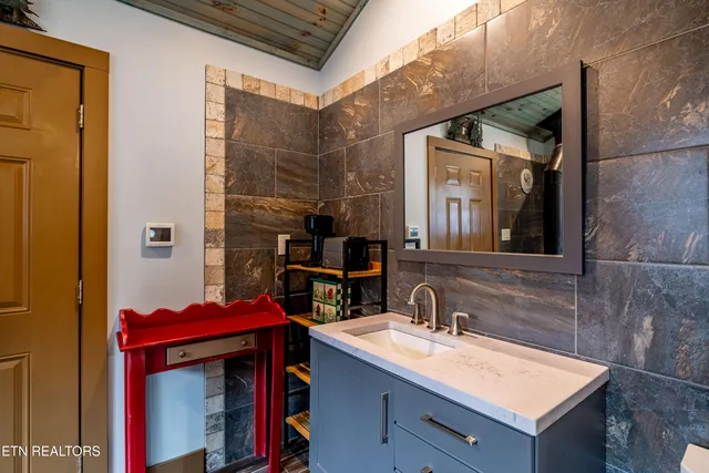 $349,999 | 5909 Old Walland Highway, Walland, TN 37886