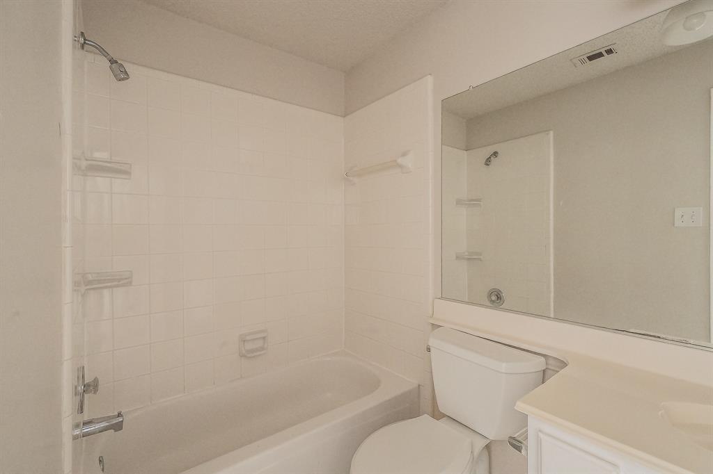2643 Garden Ridge Lane Arlington, TX 76006 - Photo 31 of 40 a bathroom with a toilet and a bathtub