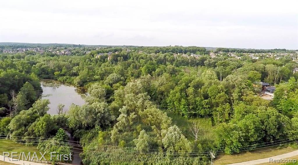 1589 Carriage Way Rochester, MI 48307 - Photo 14 of 16