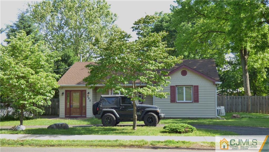 595 Old Post Road Edison, NJ 08817 - Photo 2 of 19 a front view of a house with garden