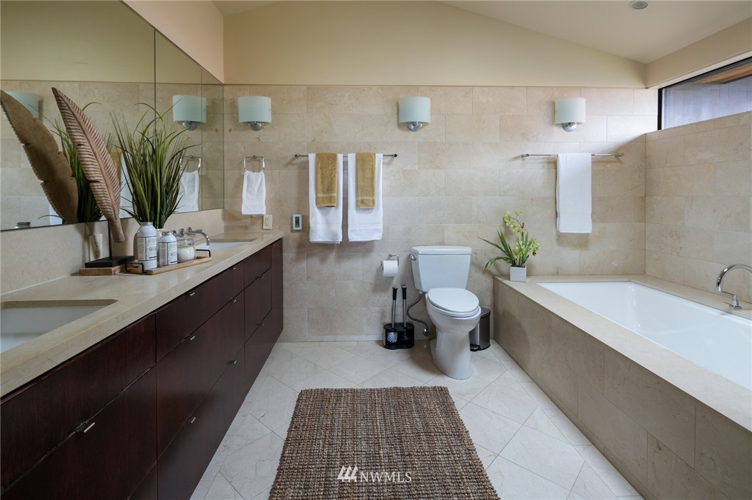 6663 Northeast Windermere Road Seattle, WA 98115 - Photo 14 of 22