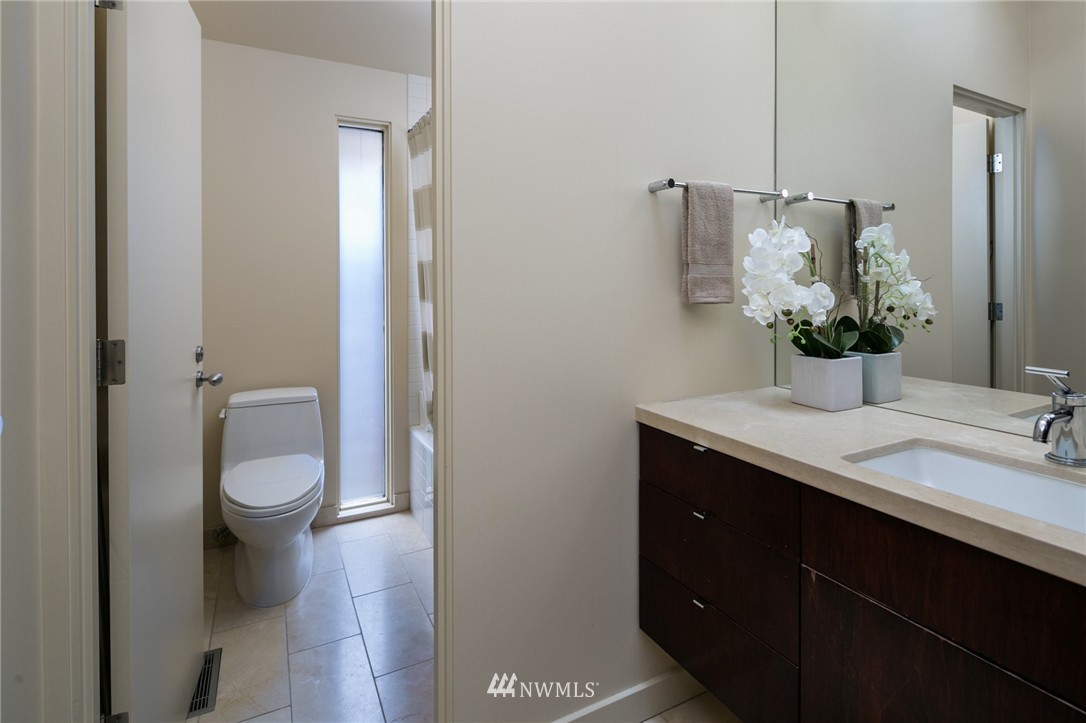 6663 Northeast Windermere Road Seattle, WA 98115 - Photo 16 of 22