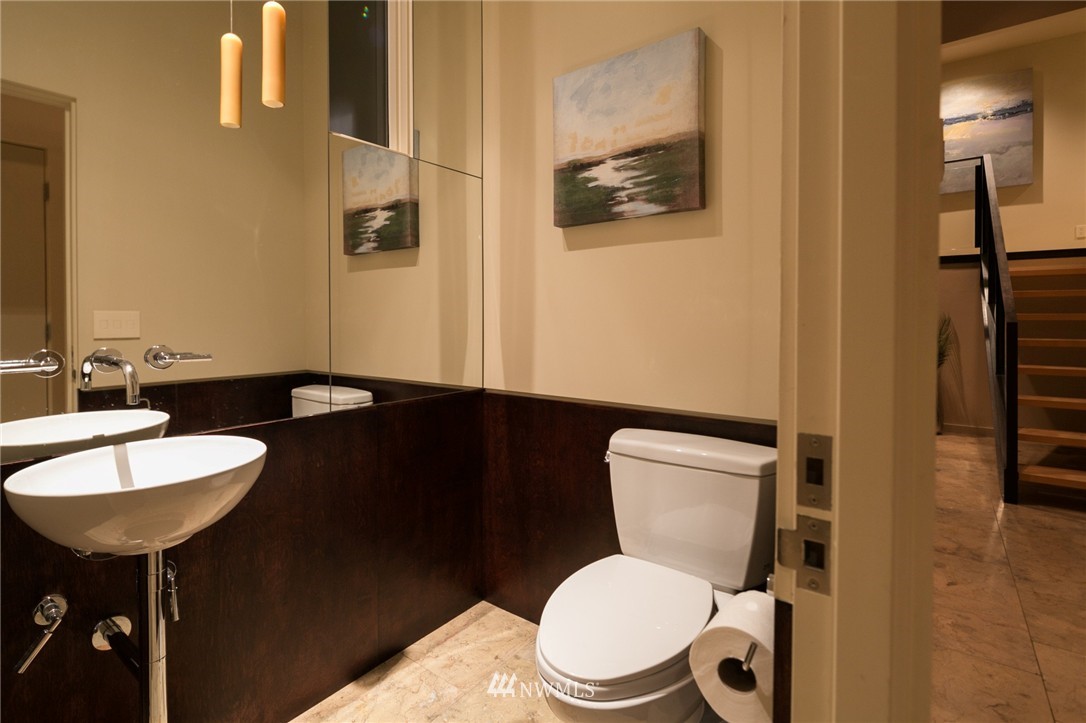 6663 Northeast Windermere Road Seattle, WA 98115 - Photo 20 of 22