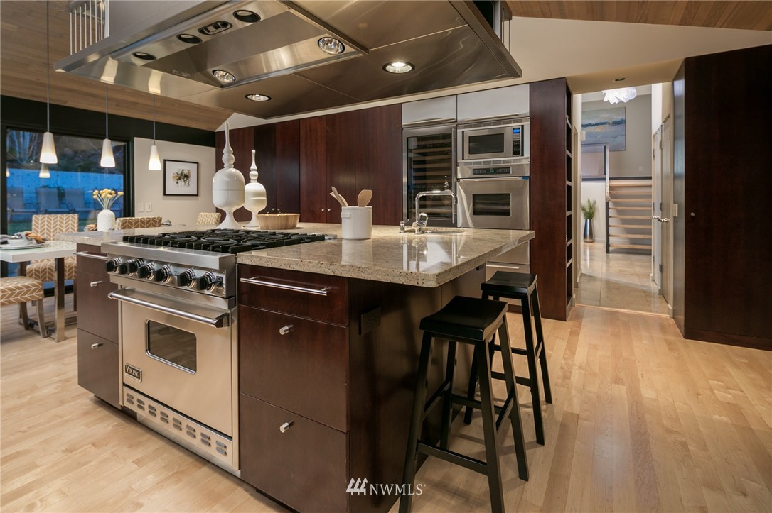 6663 Northeast Windermere Road Seattle, WA 98115 - Photo 10 of 22