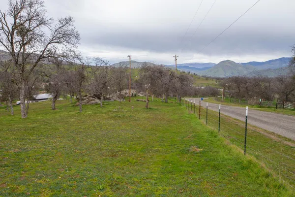$700,000 | 31602 Tumbleweed Lane, Squaw Valley, CA 93675