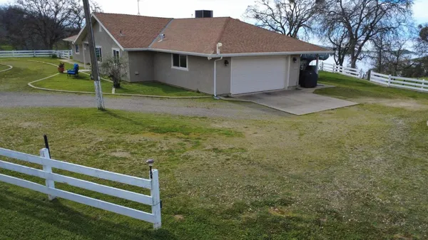 $700,000 | 31602 Tumbleweed Lane, Squaw Valley, CA 93675