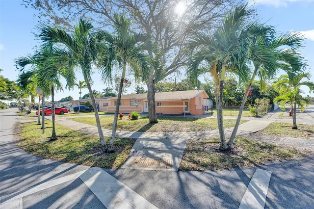 $525,000 | 1450 Northwest 198th Street, Miami Gardens, FL 33169