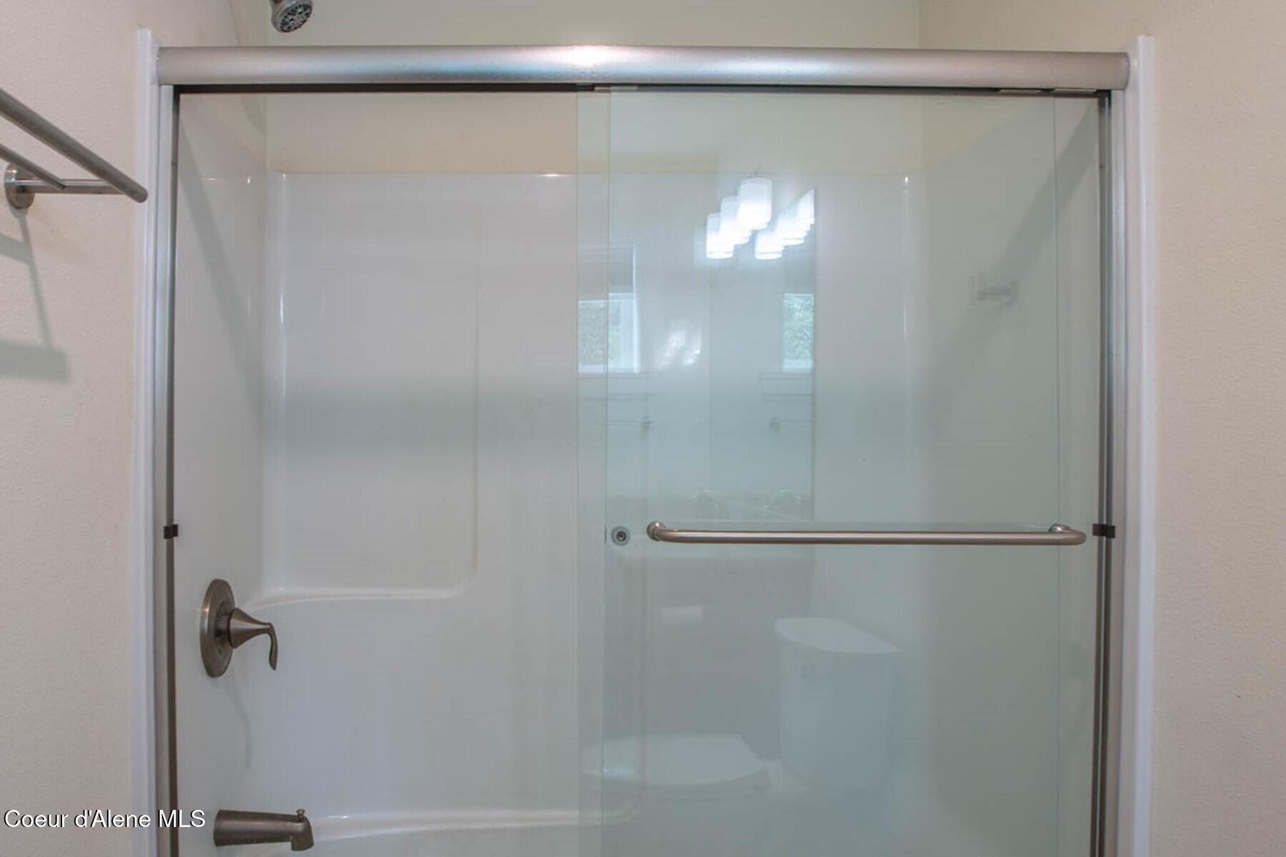 1923 Sagle Road Sagle, ID 83860 - Photo 20 of 42 Bathroom 2