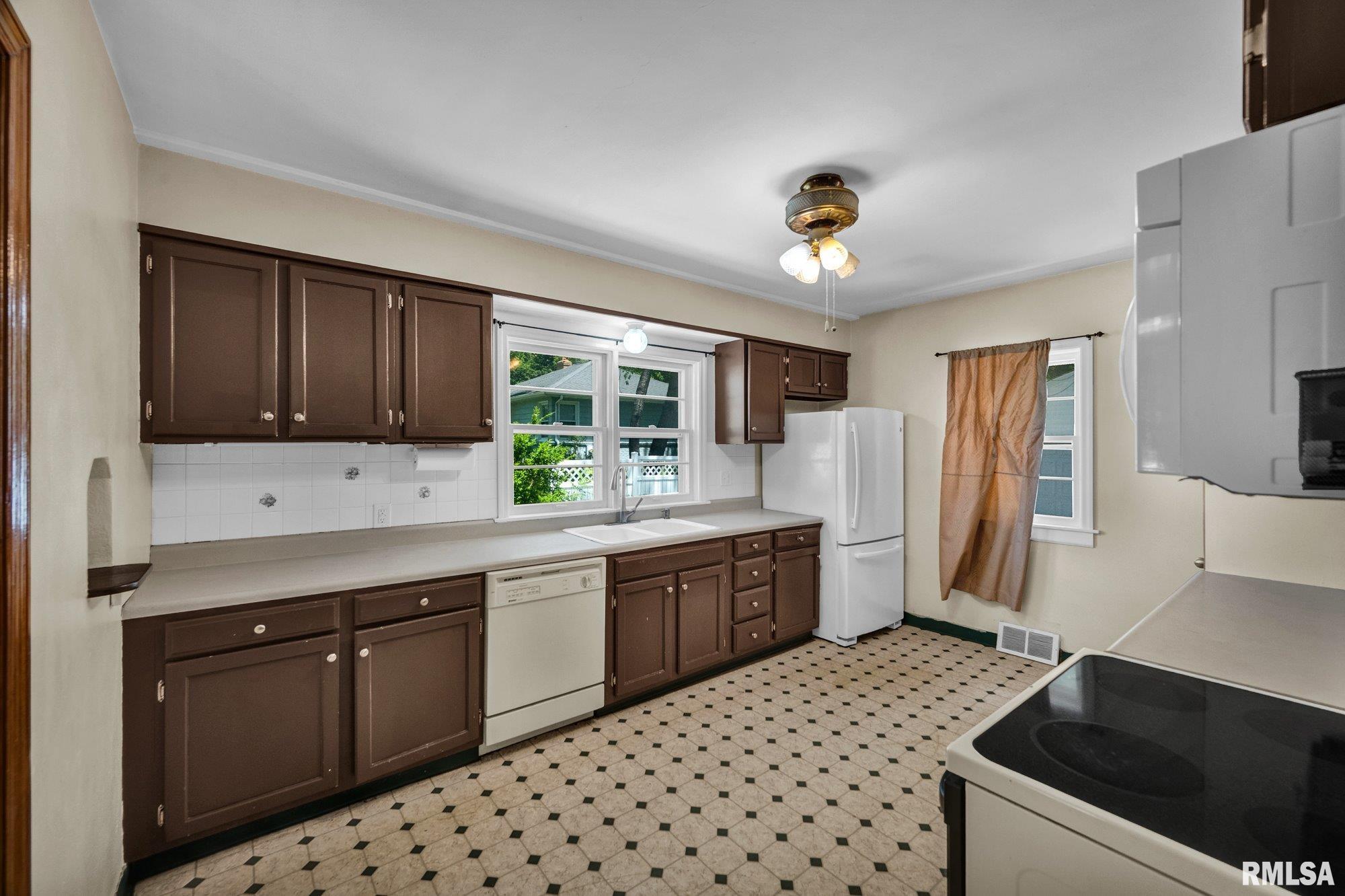 5334 North University Street Peoria, IL 61614 - Photo 13 of 25