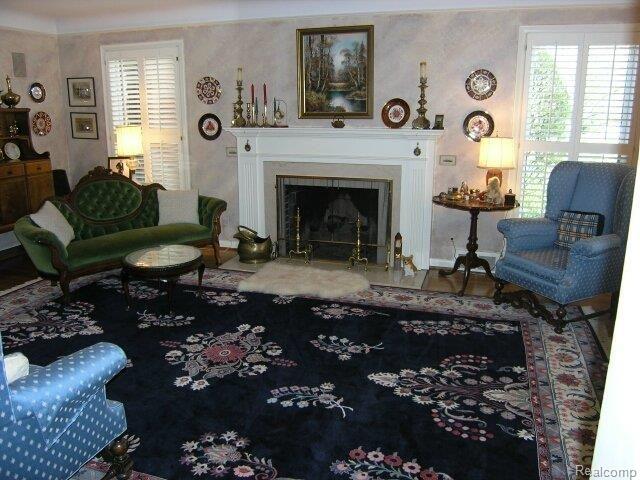 81 Colonial Road Grosse Pointe, MI 48236 - Photo 4 of 25 Living Room