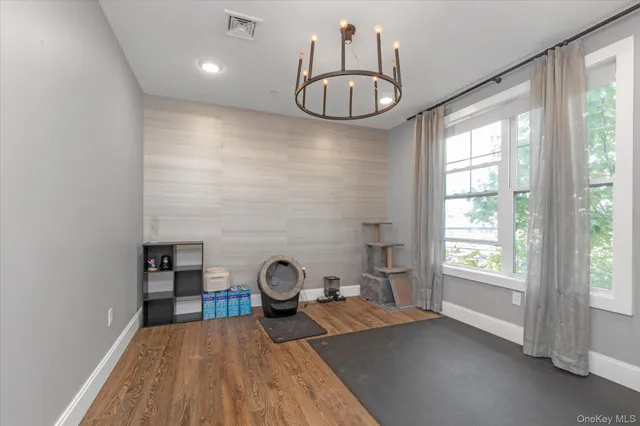 a view of a livingroom with furniture