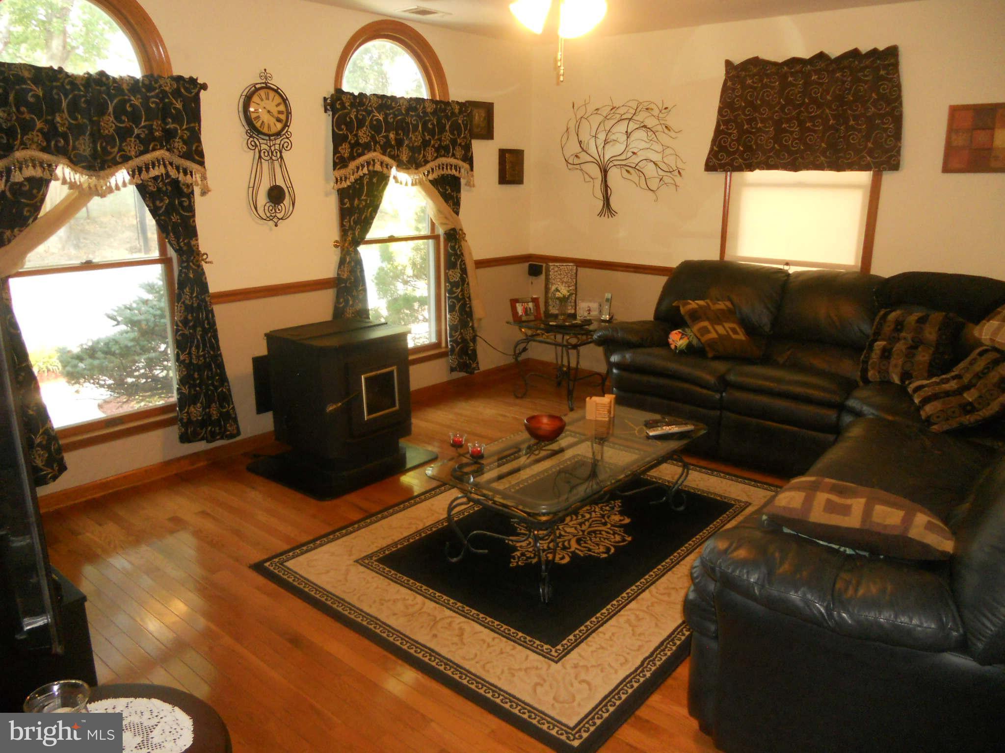 10640 Tippett Road Clinton, MD 20735 - Photo 6 of 29 Family Room