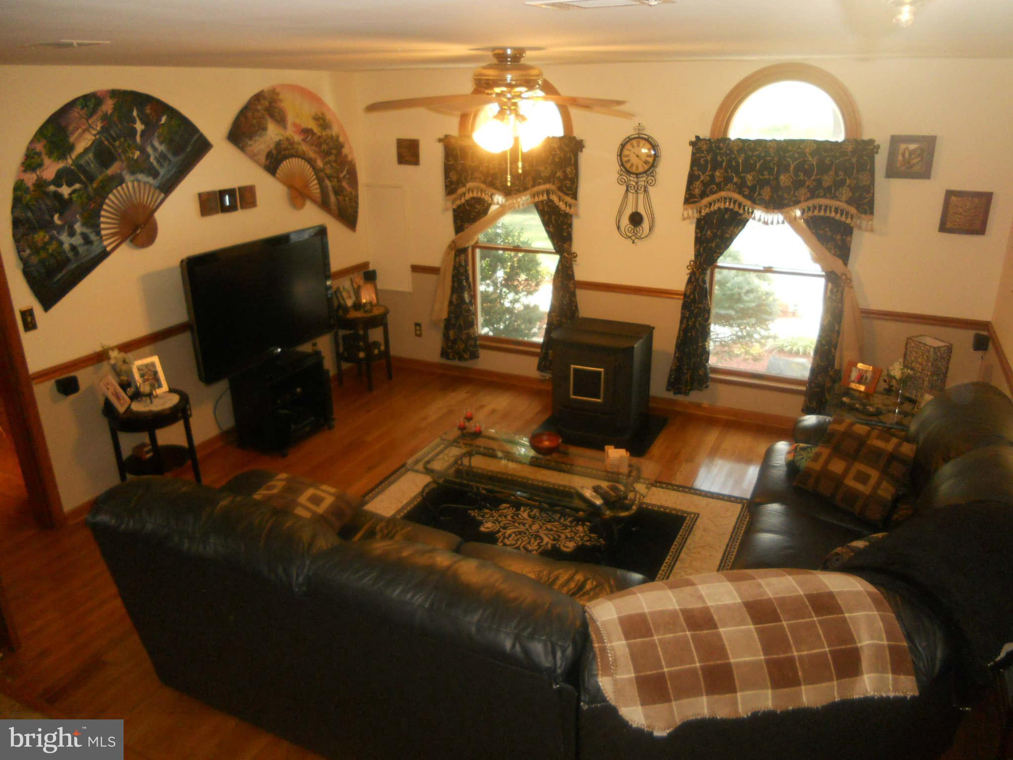 10640 Tippett Road Clinton, MD 20735 - Photo 7 of 29 Family Room