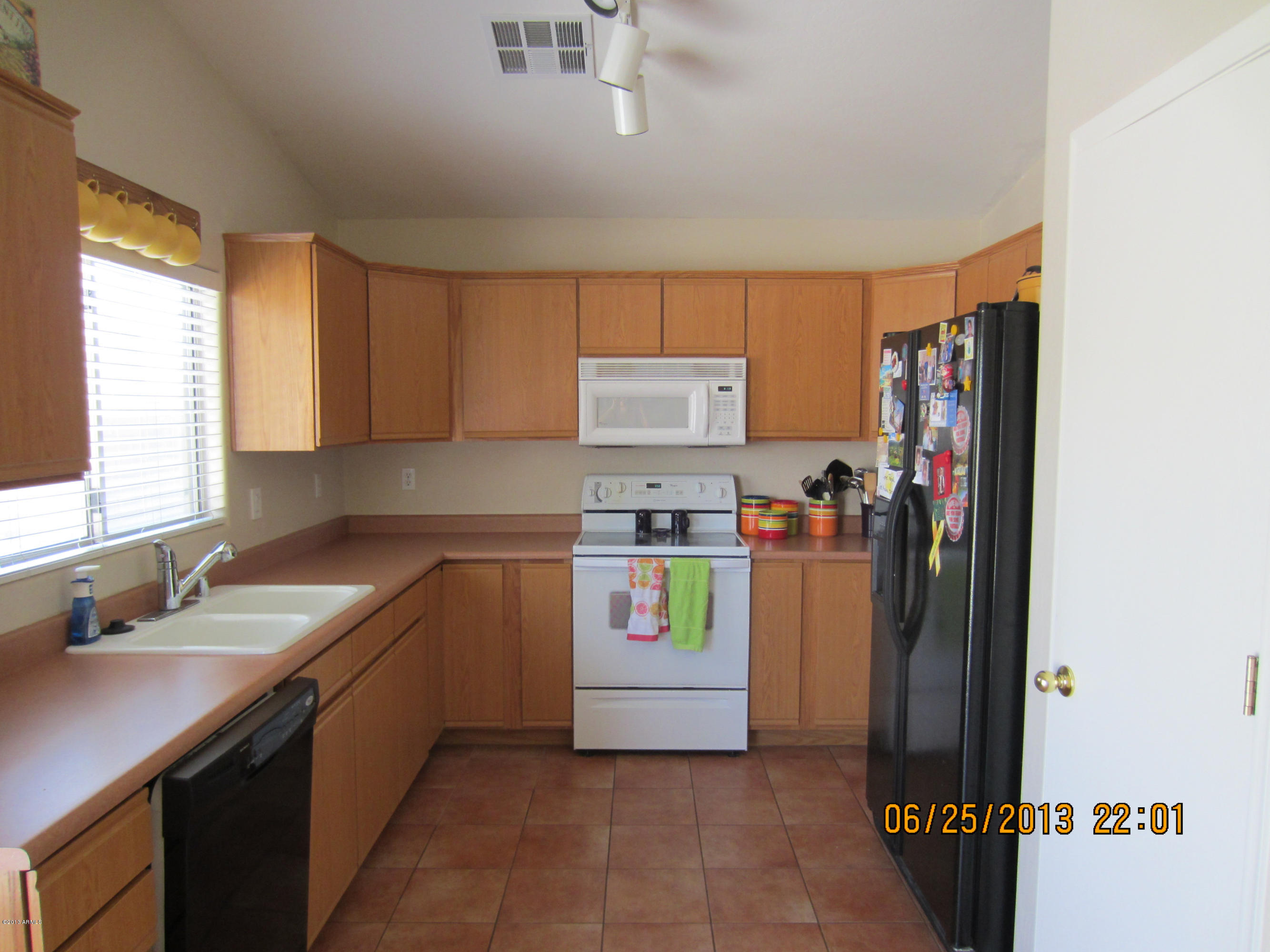 13422 West Redfield Road Surprise, AZ 85379 - Photo 8 of 31 Kitchen