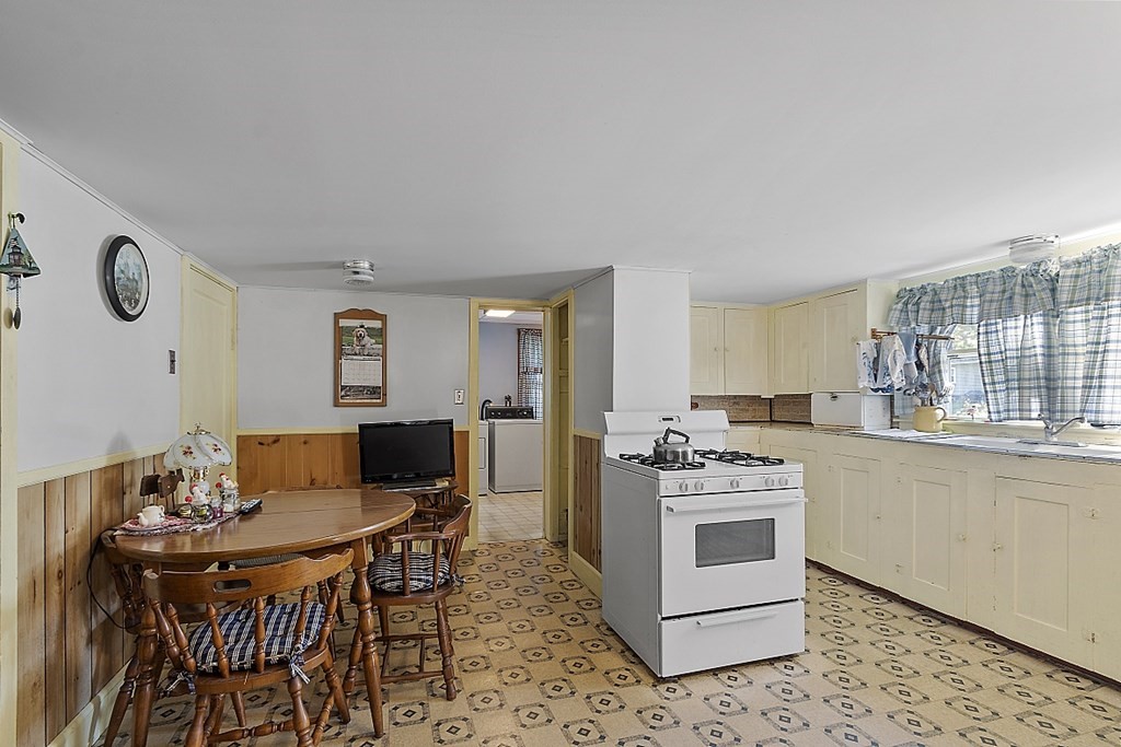 19 Parsonage Street Georgetown, MA 01833 - Photo 12 of 24 Gallery Image 12