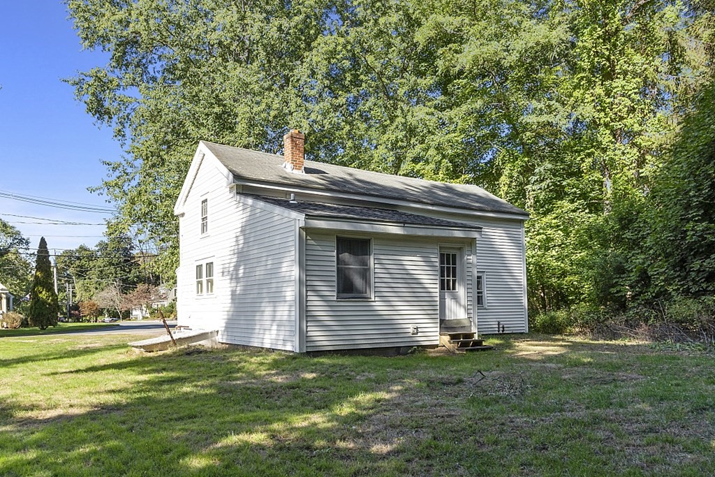 19 Parsonage Street Georgetown, MA 01833 - Photo 4 of 24 Gallery Image 4