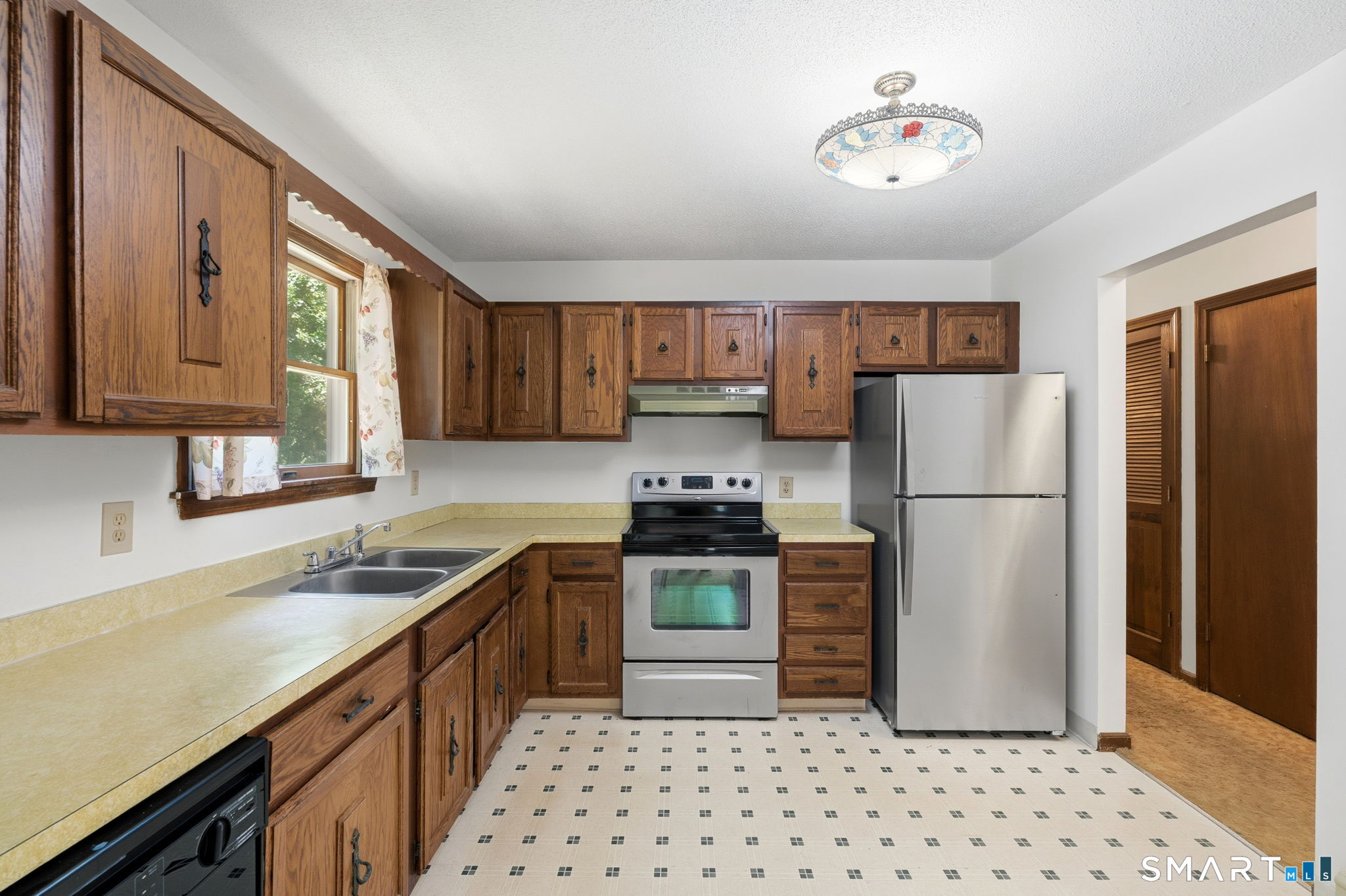 19 Holmes Road East Lyme, CT 06333 - Photo 19 of 39