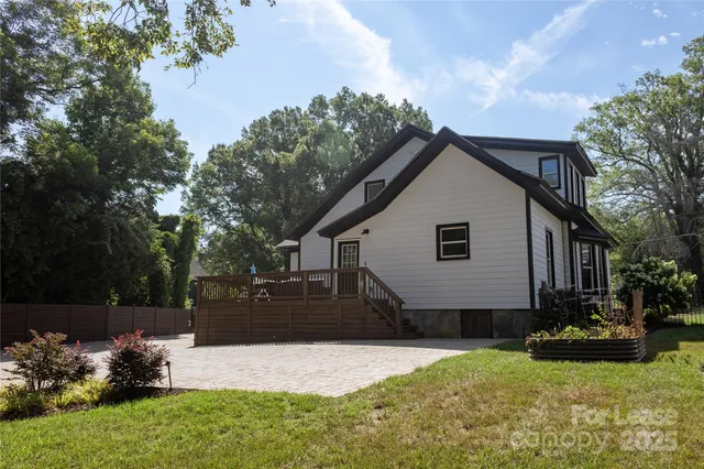 $3,750 | 311 South Academy Street, Mooresville, NC 28115