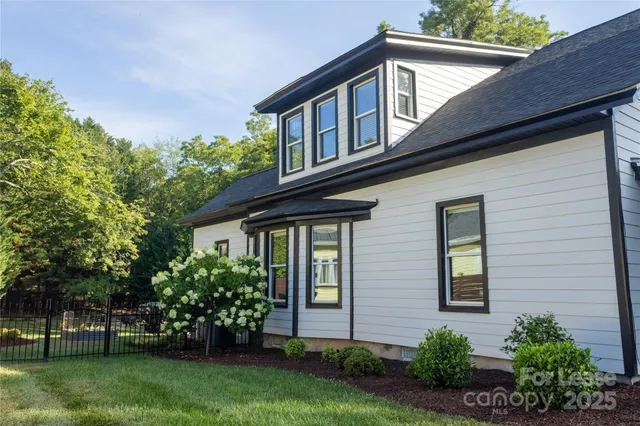 $3,750 | 311 South Academy Street, Mooresville, NC 28115