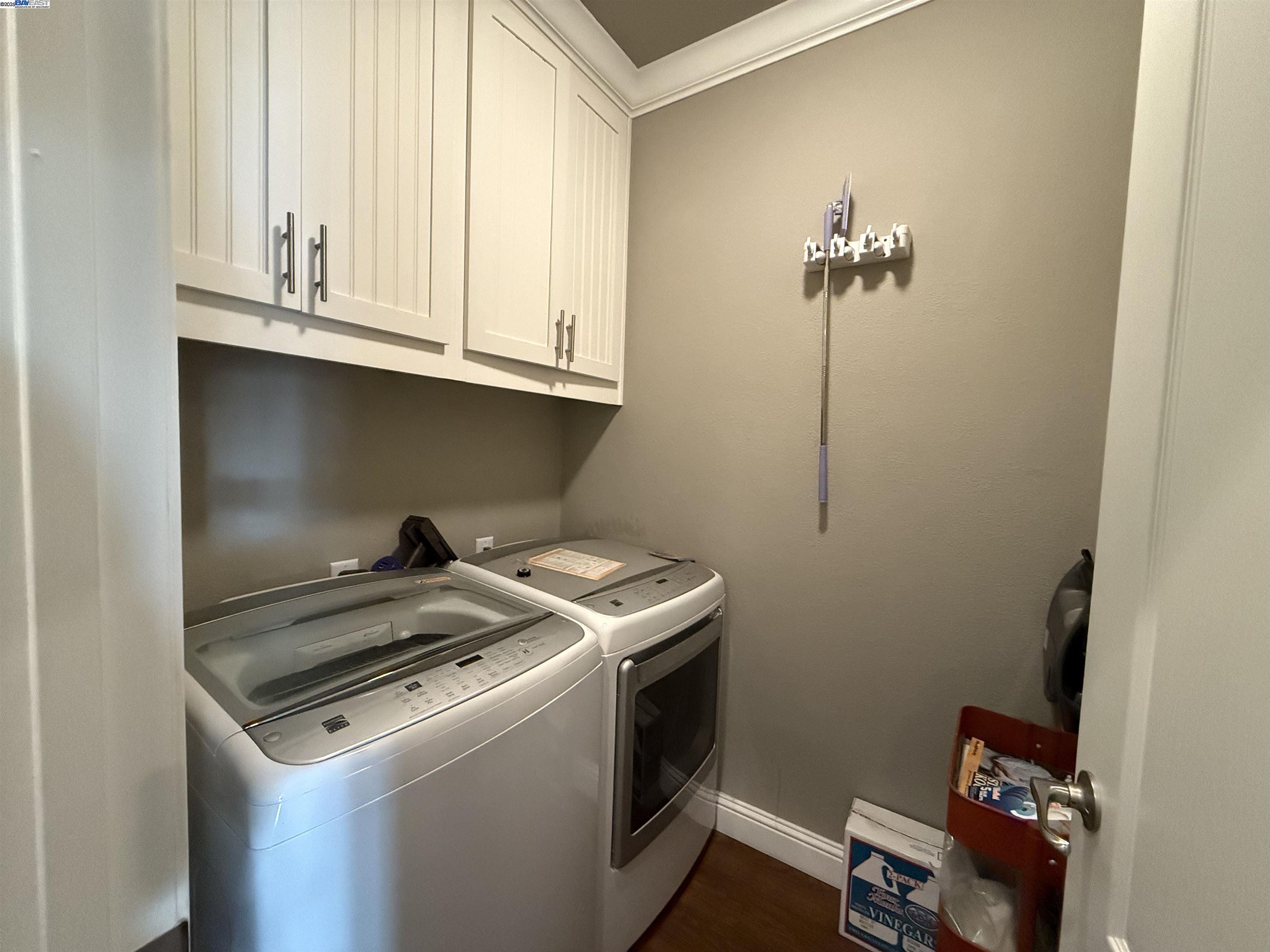 1050 Borregas Avenue, Unit 1 Sunnyvale, CA 94089 - Photo 10 of 13 a utility room with dryer and washer