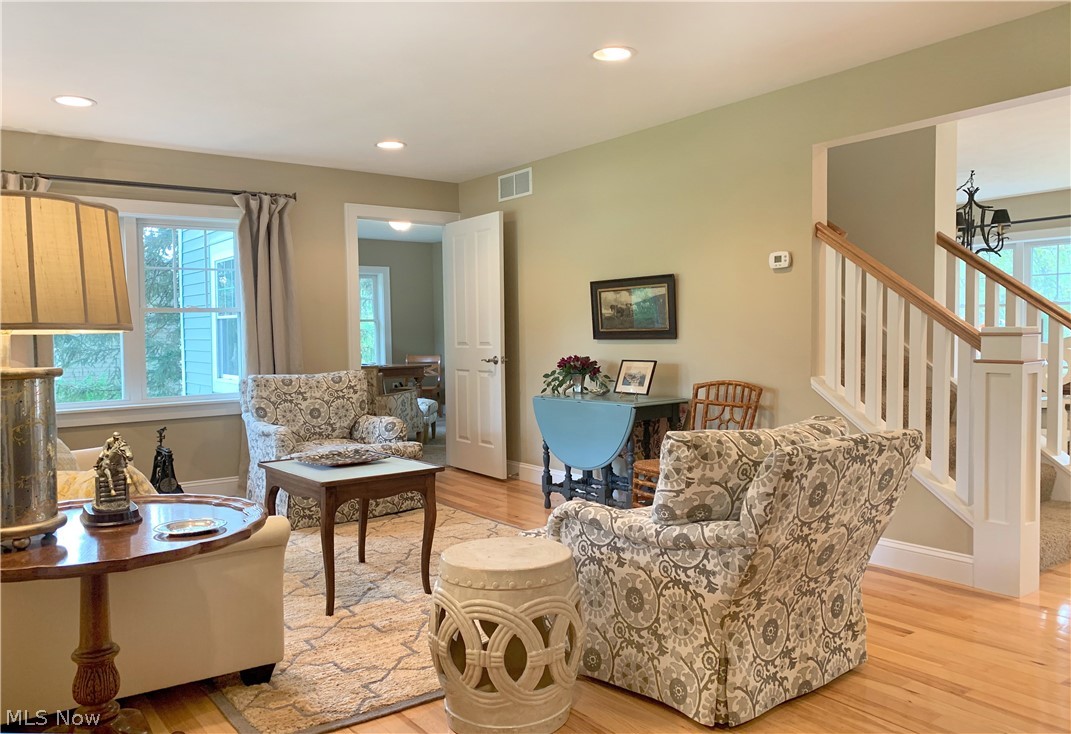 31300 Pinetree Road Cleveland, OH 44124 - Photo 6 of 35