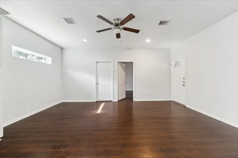 a view of an empty room with ceiling fan