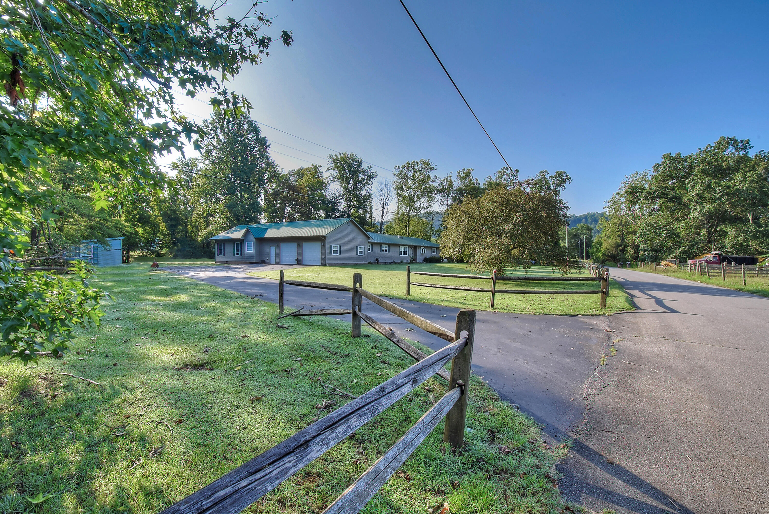 348 Price Road Elizabethton, TN 37643 - Photo 3 of 41 348 Price Road Elizabethton TN 37643 (3)