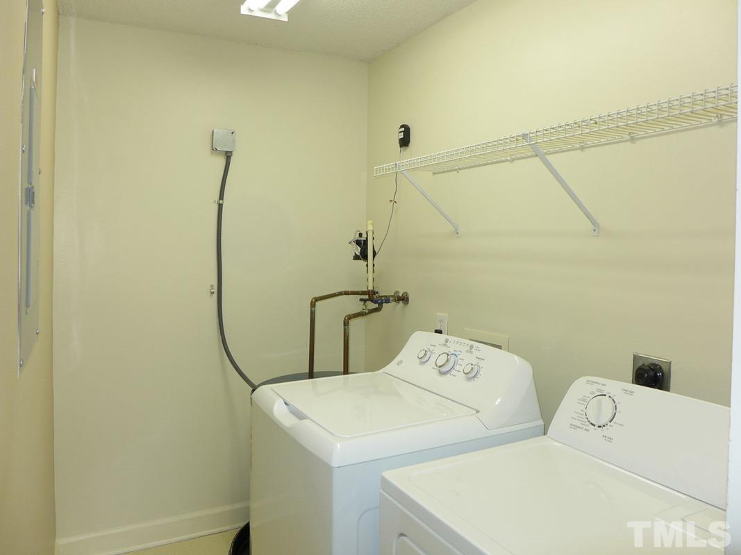 303 Smith Level Road, Unit B31 Chapel Hill, NC 27516 - Photo 18 of 20 a utility room with dryer and washer