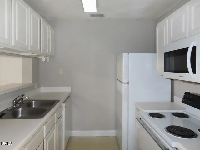 $1,785 | 303 Smith Level Road, Unit B31, Chapel Hill, NC 27516