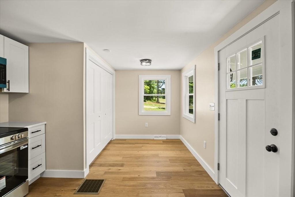 521 Marys Pond Road Rochester, MA 02770 - Photo 4 of 42
