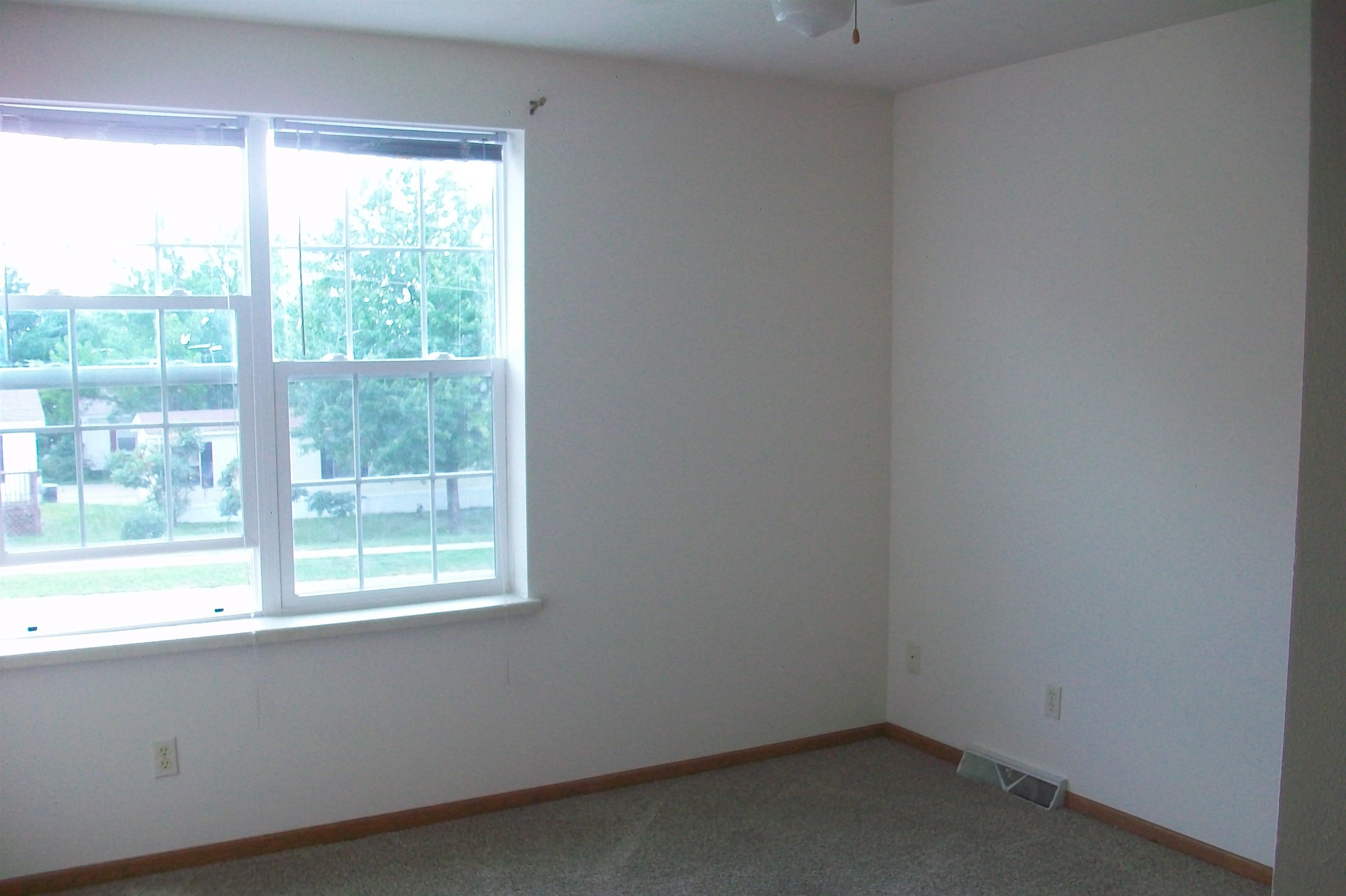 612-614 North Main Street Fall River, WI 53932 - Photo 9 of 20