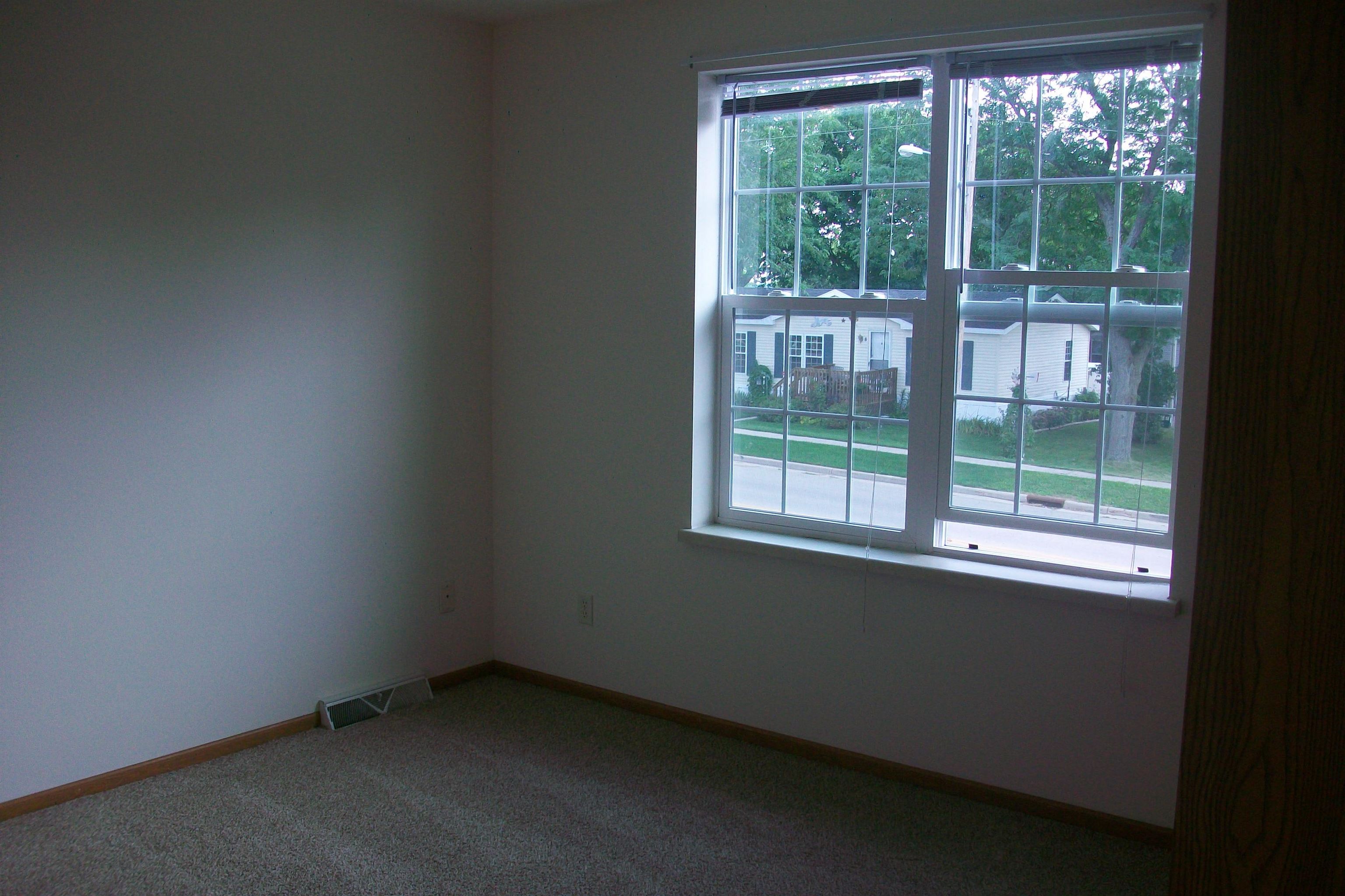 612-614 North Main Street Fall River, WI 53932 - Photo 10 of 20