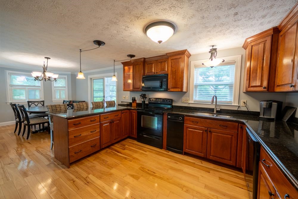 246 Winding Pond Road Londonderry, NH 03053 - Photo 10 of 32