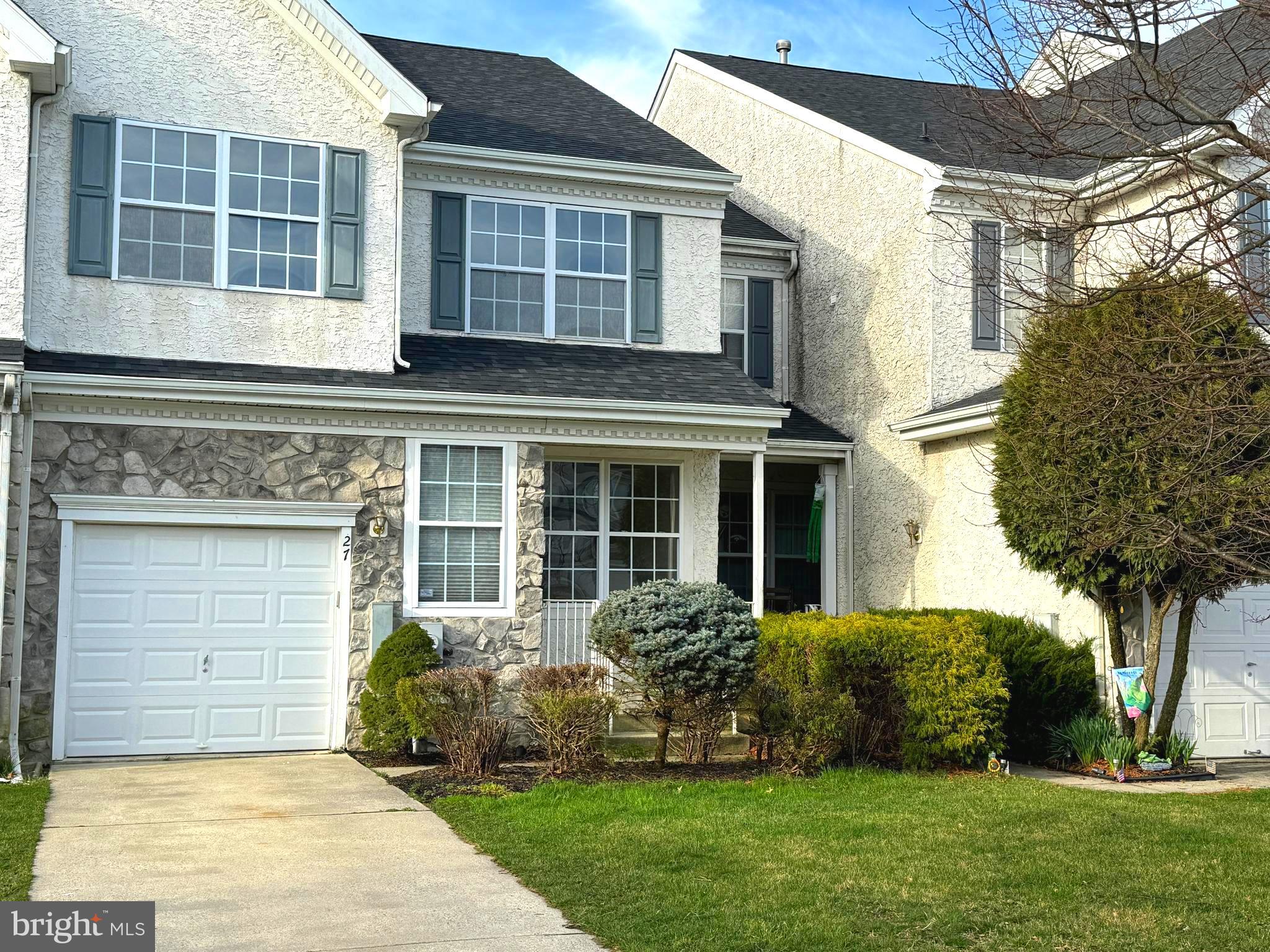 27 Chapel Hill Road Mount Laurel, NJ 08054 - Photo 1 of 28 Gallery Image 1