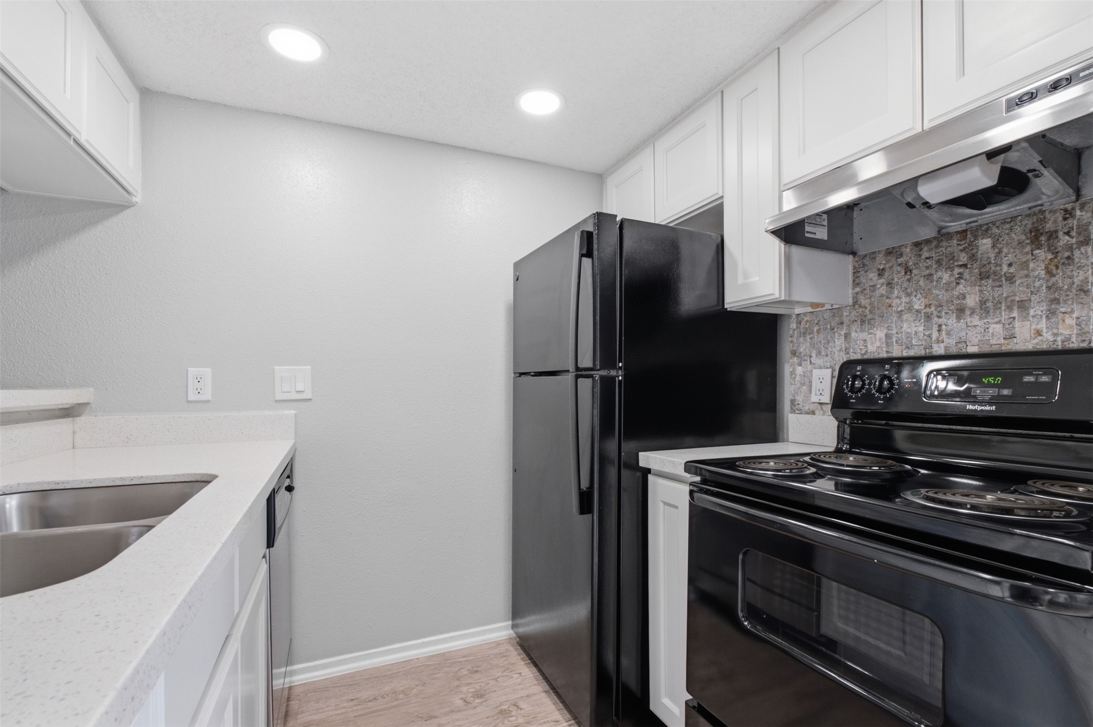 3754 Tanglewilde Street, Unit C3 Houston, TX 77063 - Photo 7 of 29 Gallery Image 7