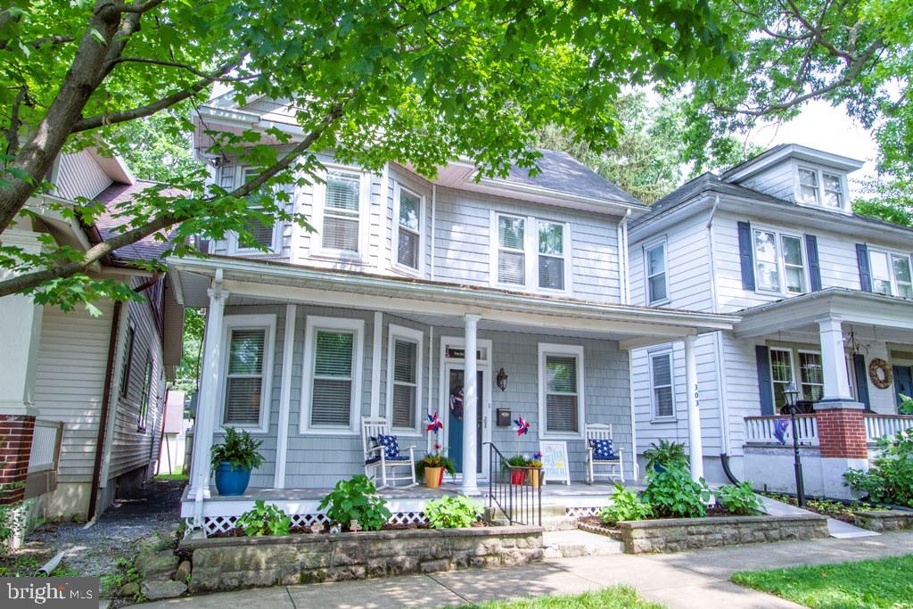 303 Linden Street Lititz, PA 17543 - Photo 3 of 47