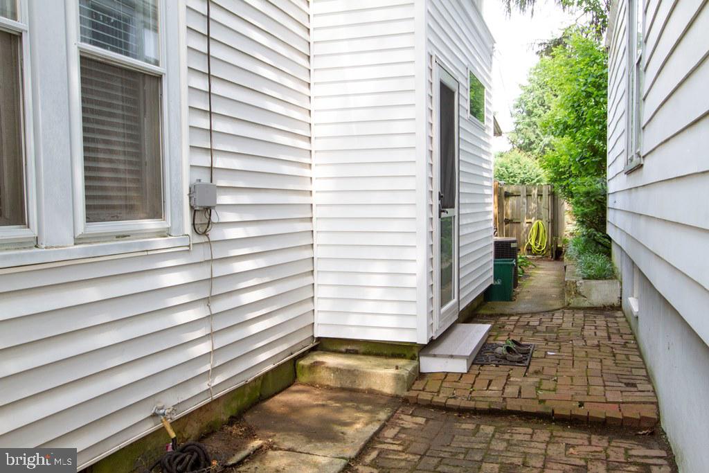 303 Linden Street Lititz, PA 17543 - Photo 7 of 47