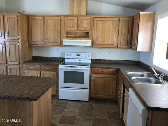 16318 Squatter Road Arizona City, AZ 85123 - Photo 6 of 26 Kitchen