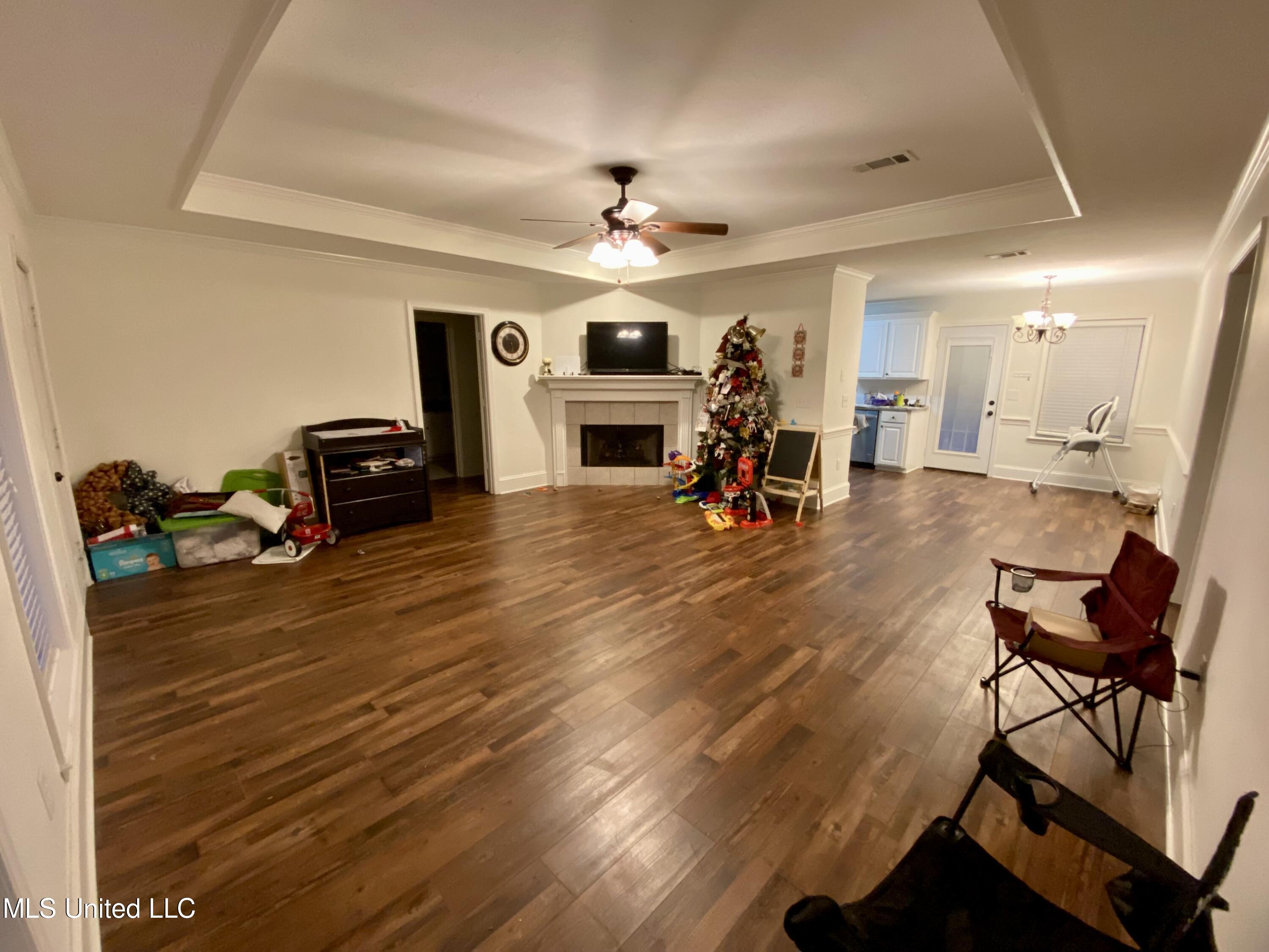 209 Cherrybark Lane Brandon, MS 39047 - Photo 3 of 17 IMG_1293