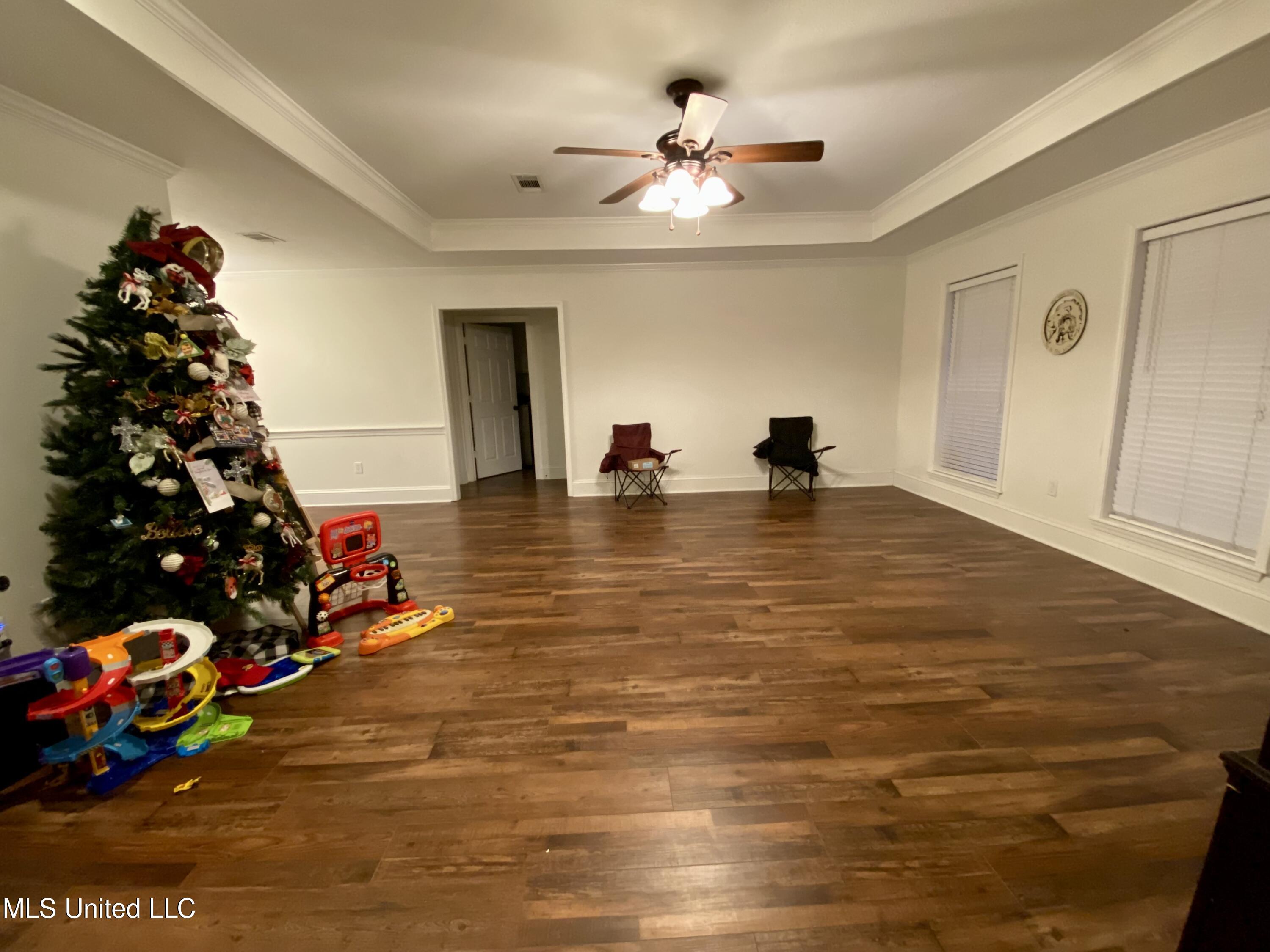 209 Cherrybark Lane Brandon, MS 39047 - Photo 4 of 17 IMG_1294