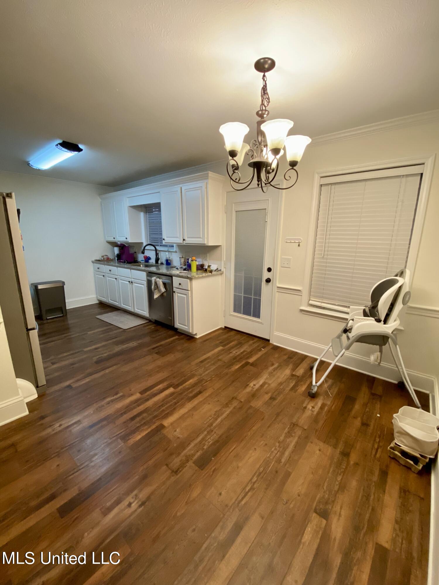 209 Cherrybark Lane Brandon, MS 39047 - Photo 5 of 17 IMG_1299