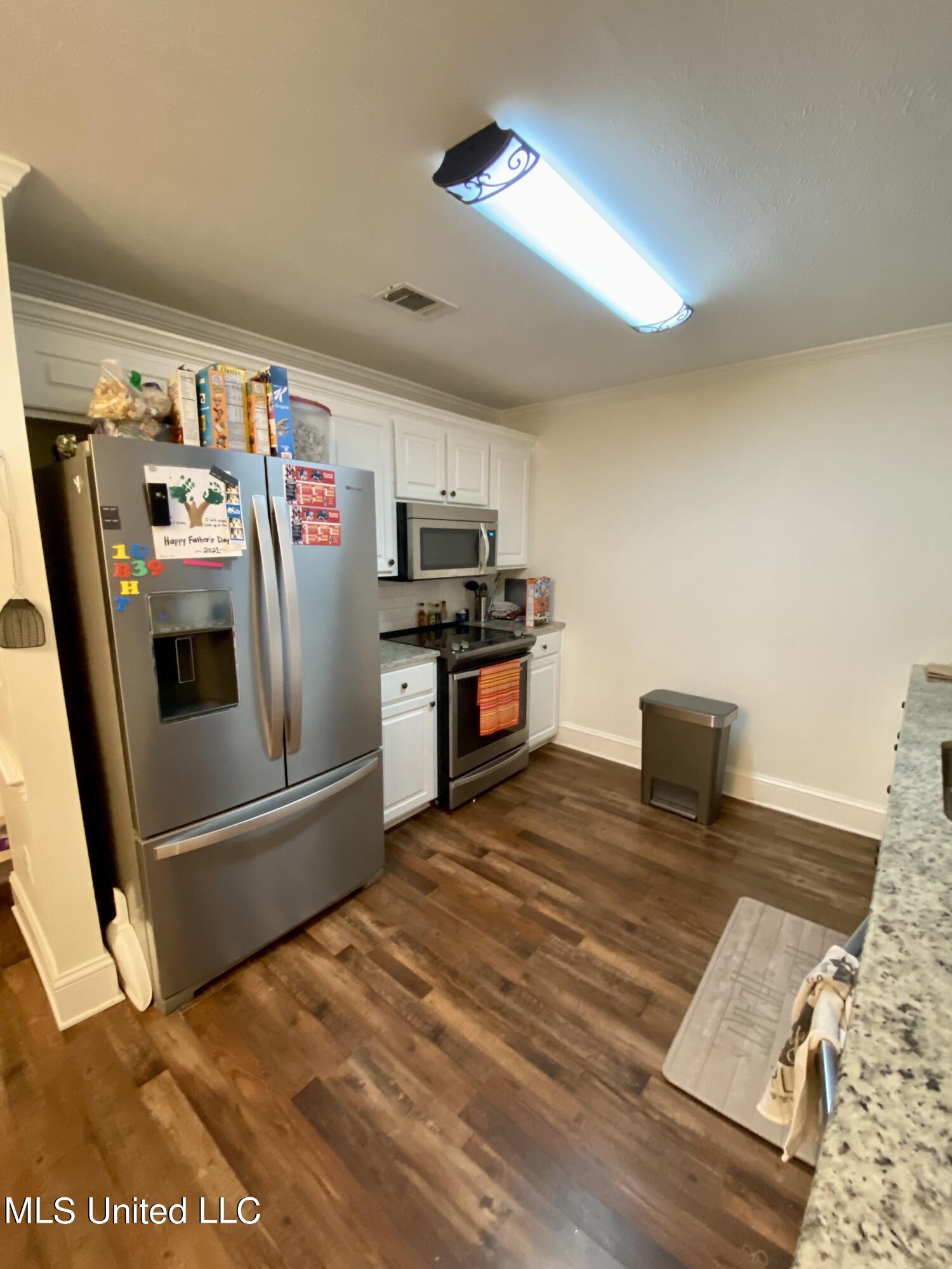 209 Cherrybark Lane Brandon, MS 39047 - Photo 7 of 17 IMG_1301