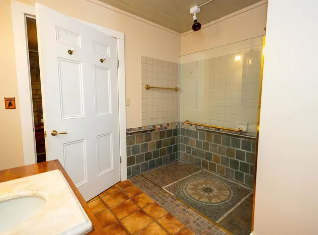 $749,900 | 18075 O Neil Road, Mineral Point, WI 53565