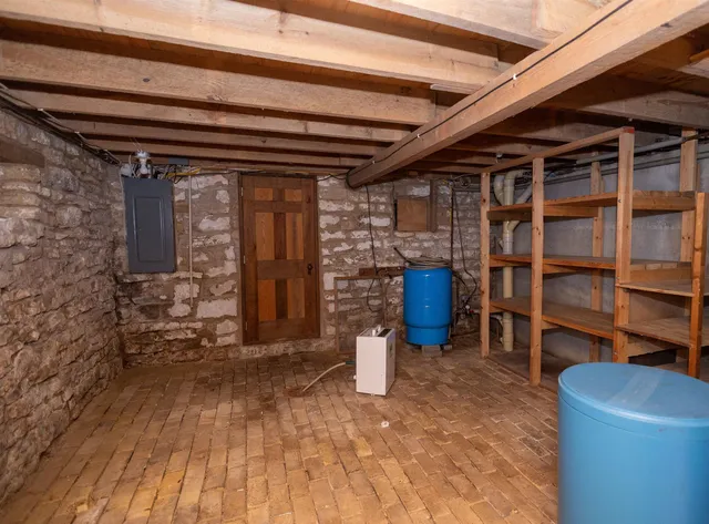 $749,900 | 18075 O Neil Road, Mineral Point, WI 53565