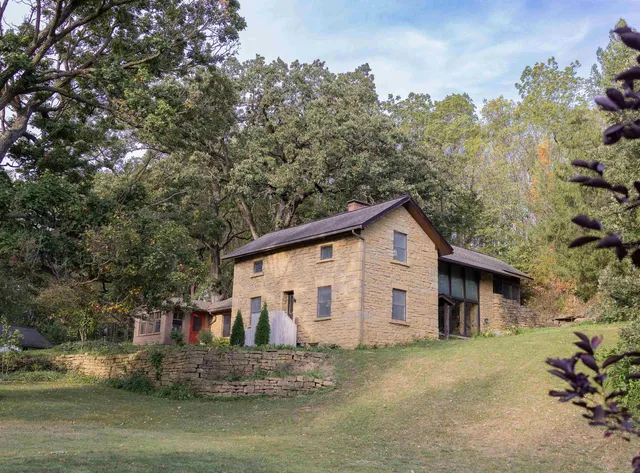 $749,900 | 18075 O Neil Road, Mineral Point, WI 53565