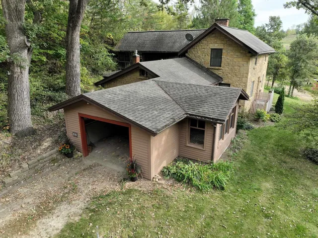 $749,900 | 18075 O Neil Road, Mineral Point, WI 53565